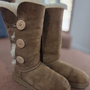 UGG Women's Bailey Button Triplet Tall Chestnut Brown Snow Boots Size 6